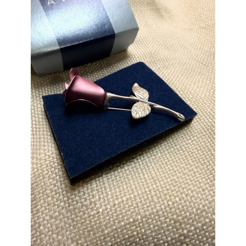 Avon Rosebud Brooch Pin Pink Rose Silver Tone Long Stem‎ Leaves Vintage